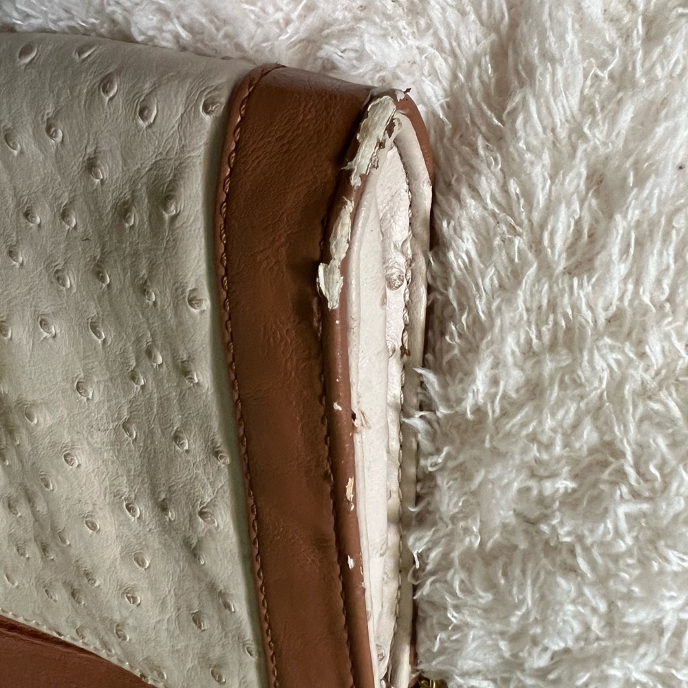 Faux Ostrich Envelope Clutch/Crossbody Bag with Gold Chain - Picture 6 of 10
